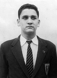 Javier Heraud con el uniforme del Colegio Markham de Lima en 1957 (Fuente: Imagen cortesía de los herederos de Javier Heraud)